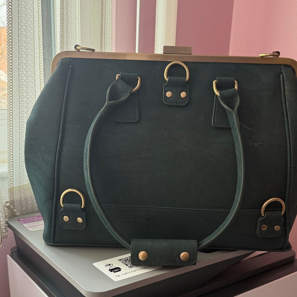 Laflore Paris Dark Green Bag
45x31x15 cm/ 18x12x6 inc
Laflore.com more info